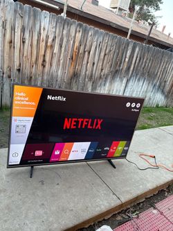 Flat screen smart tv 75” inch
