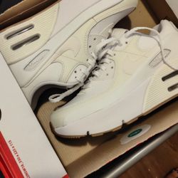 White Nike Air Max For Woman Size 8