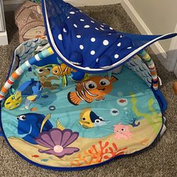 Finding Nemo Light Up Activity Center 