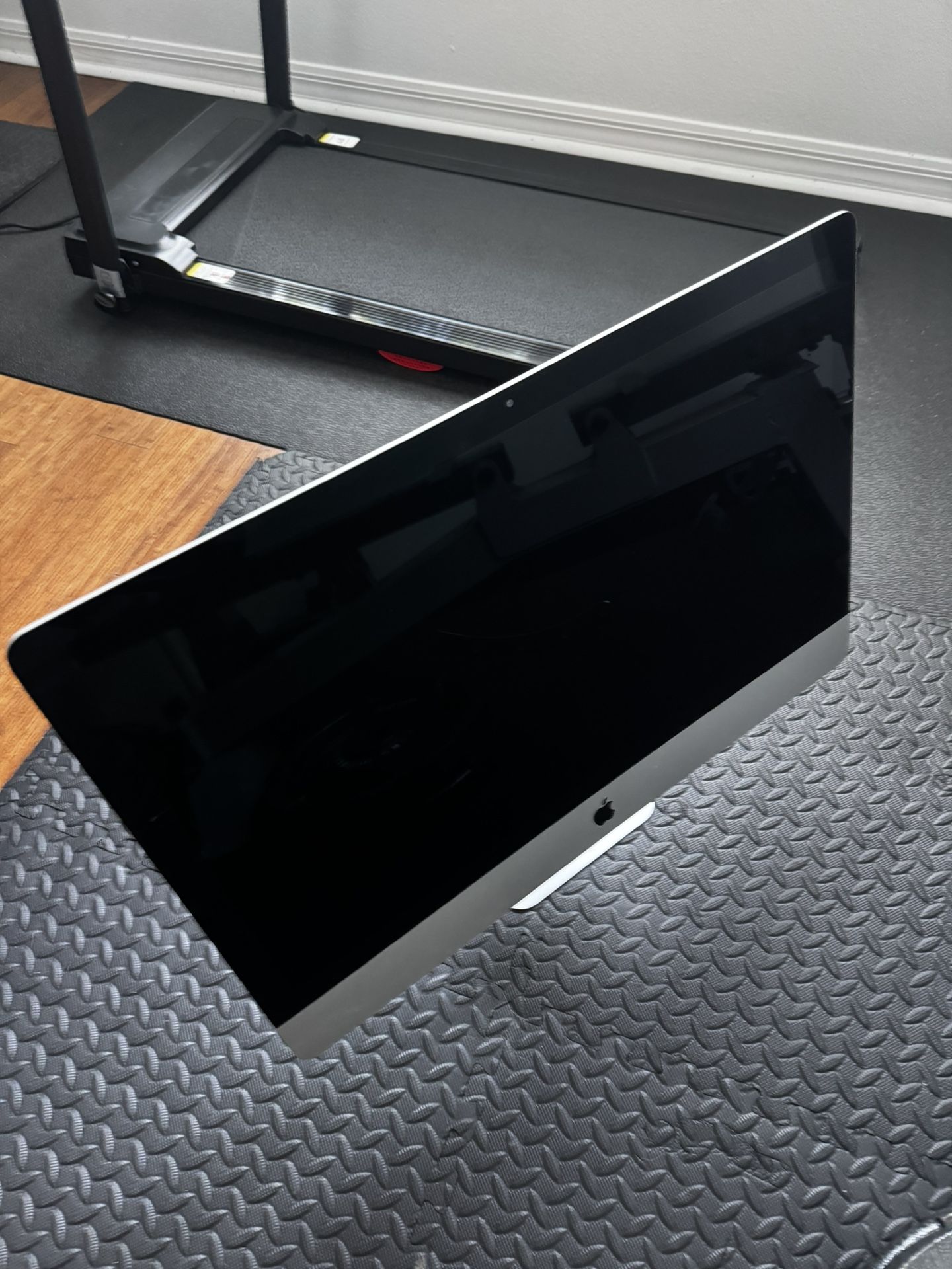 2019 iMac 27” w/ Numeric Keyboard AC+