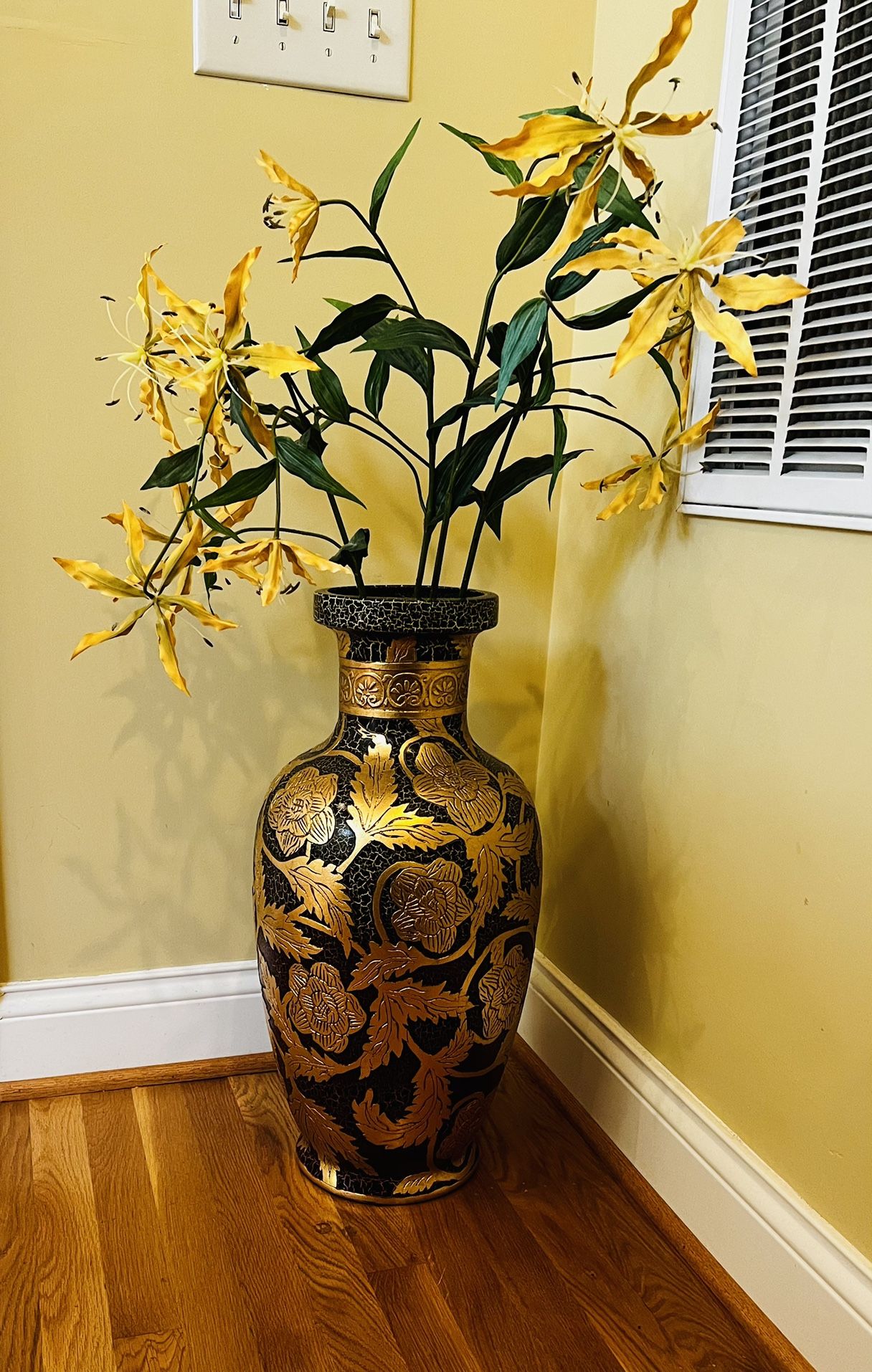 Floor Vase (flowers included)