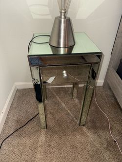 2 lamps & 2 glass night stands (PLEASE READ)