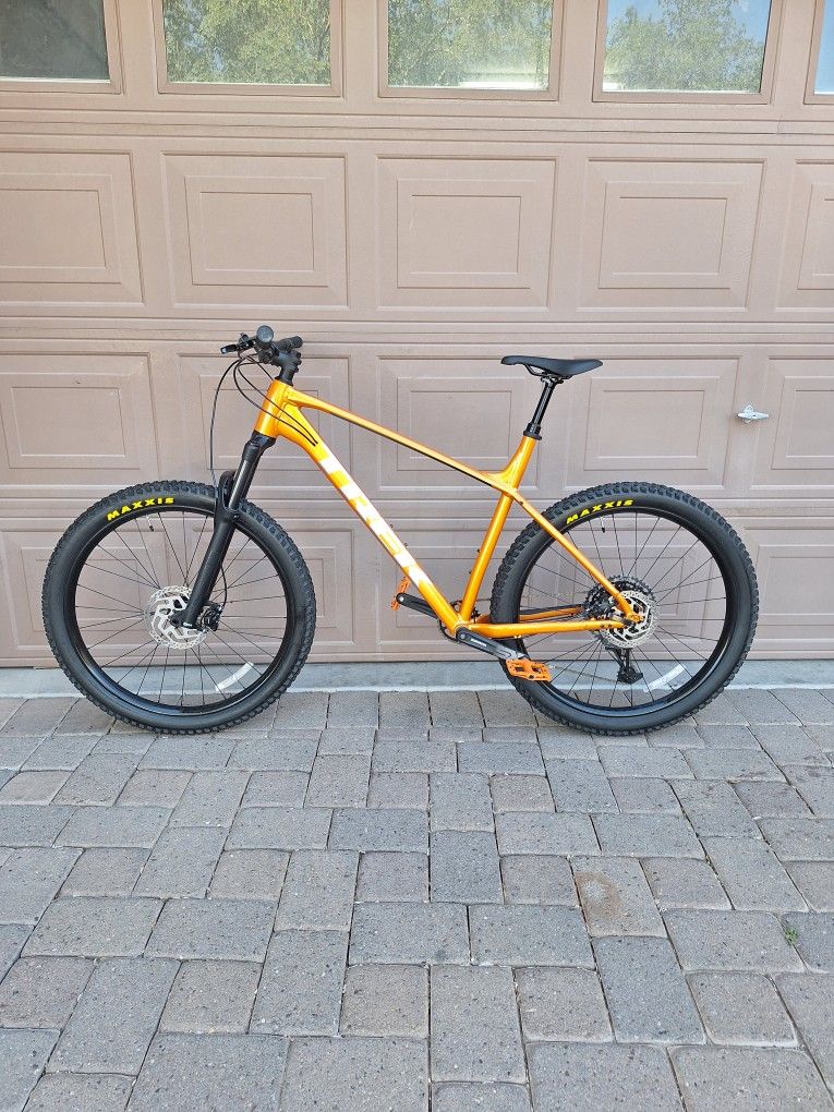 TREK ROSCOE 7 MOUNTAIN BIKE 29 ER 1 X 12 SPEED AIR SHOCK ROCKSHOX DROPPER POST SEAT ( CHECK MY OTHER BIKES)