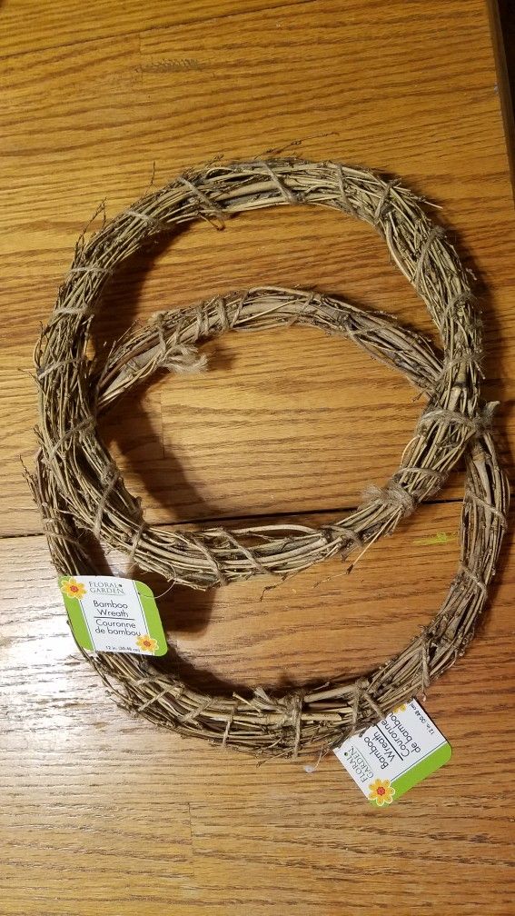 2 bamboo wreaths 12inches.
Please go to my page and see other items that I have listed thank you for your interest
#wreaths #wreathframes #christmas