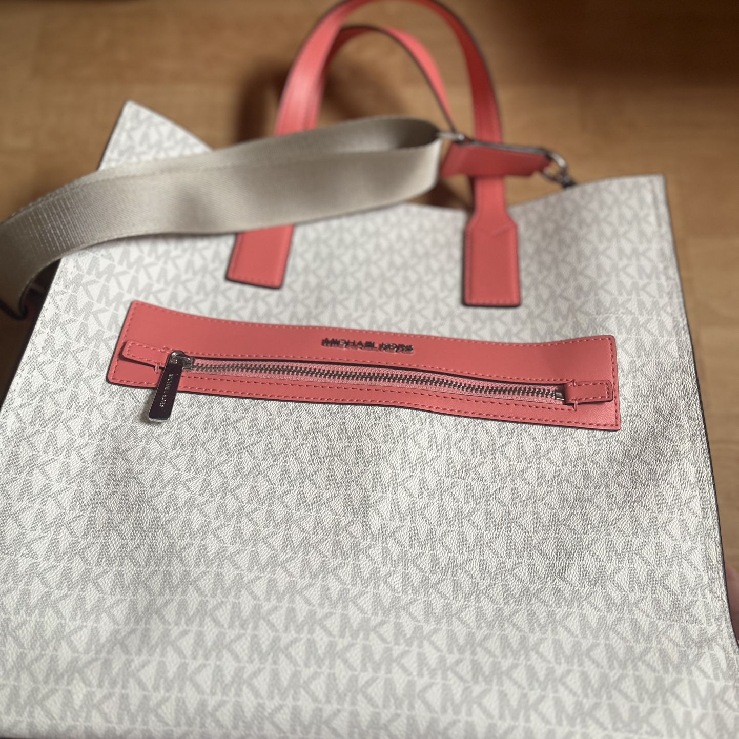 Michael Kors large Tote Bag(NEVER USED)