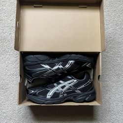 Asic 1130 “black pure silver” sizes 9.5 
