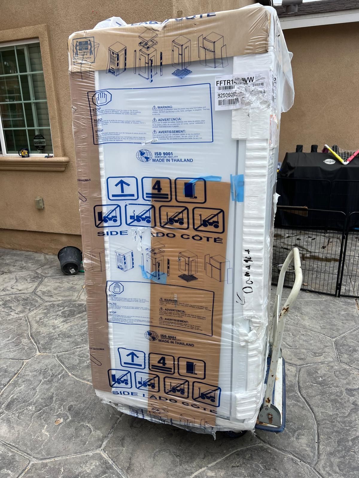 New Frigidaire Top Freezer Refrigerator 