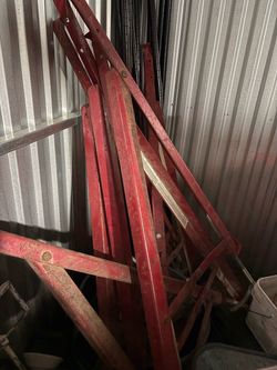 staging wall brackets