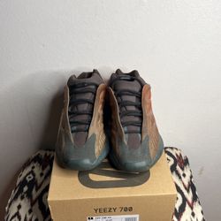 Yeezy 700 V3