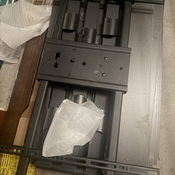 Kanto 40" - 90" Full-Motion TV Mount (Excellent Condition)