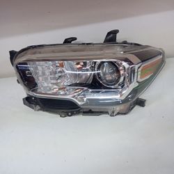 2016 - 2023 Toyota Tacoma Left Headlight 