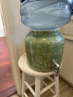 Ceramic water dispenser