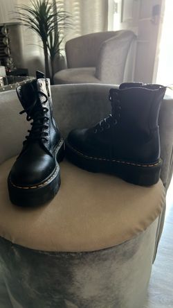 New  black boots drmartin size 7