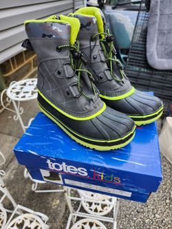 Totes Kids Daniel Snow Boots Size 4