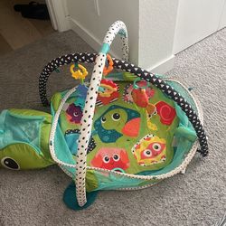 GROW-WITH-ME ACTIVITY GYM & BALL PIT