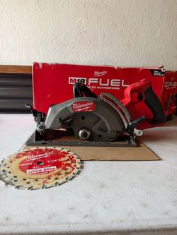 Milwaukee M18 FUEL 7-1/4" Rear Handle Circular Saw (tool only)