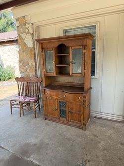 PULASKI FURNITURE Keepsakes Collection Golden Oak 49" Buffet w. China Cabinet Hutch
