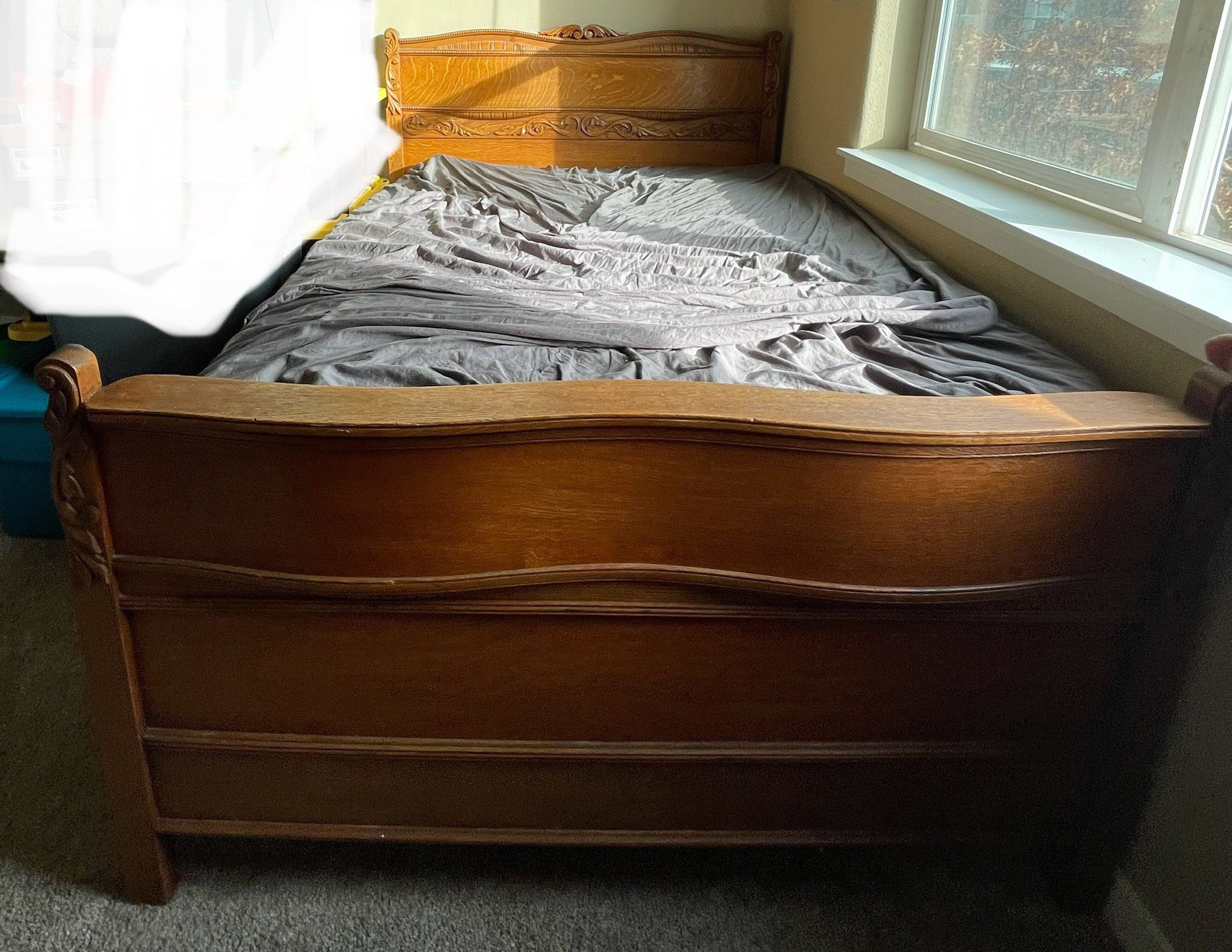 Antique Full Size Wooden Bed & Matching Dresser/Mirror