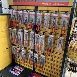KNIPEX NOW AVAILABLE/ AHORA DISPONIBLE / LARGE VARIETY TO CHOOSE FROM / VARIEDAD GRANDE PARA ELIGIR