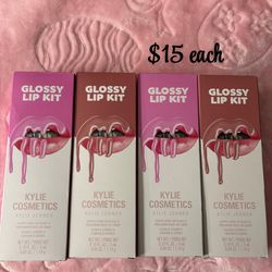 Kylie Jenner (glossy lip kits)