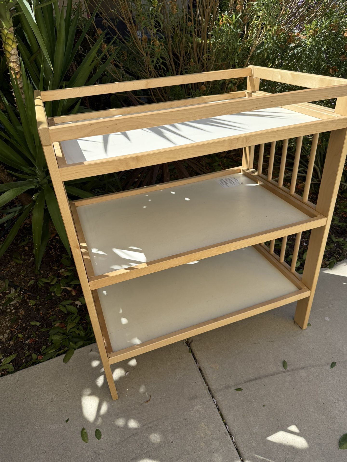 Free Changing Table