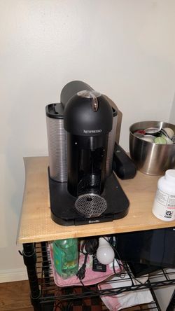 Nepresso Coffee Machine (Pods)