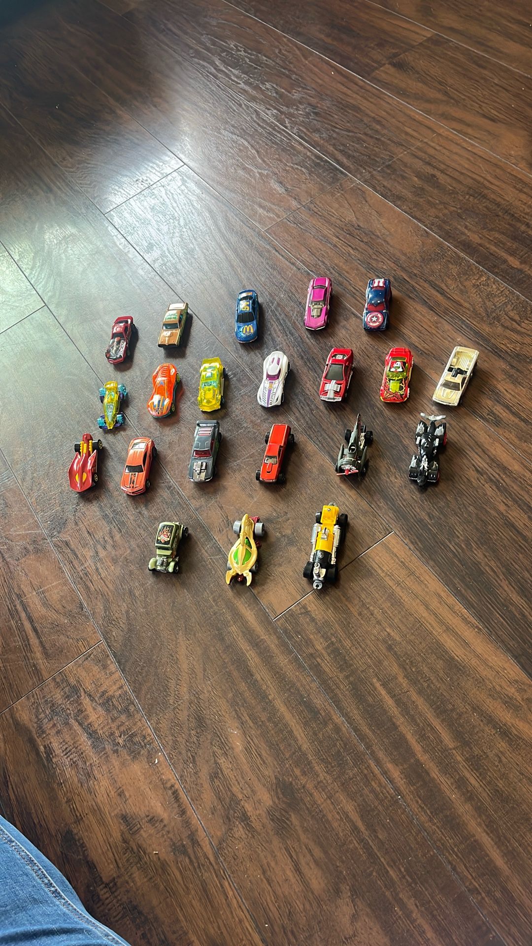21Hot wheels Cars Toys Good Condition$20.00 For All $2.00 Each One
