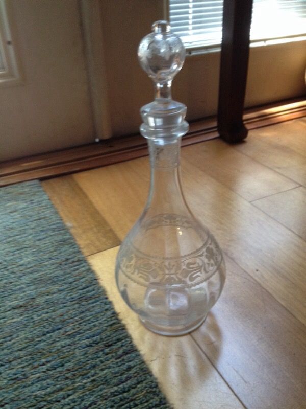 Antique etched glAss decanter