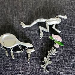 JJ SIGNED PEWTER BROOCHES LOT OF 3
