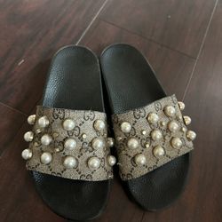 Woman’s Slides 