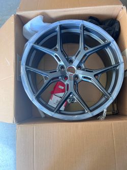 Brand new Vossen hybrid forged HF-5 22 × 9.5 +25 5x114