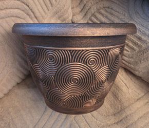 *** NEW LOW PRICE *** 13" (Diameter) Gold Circle Resin Planter @ Lasting Creations