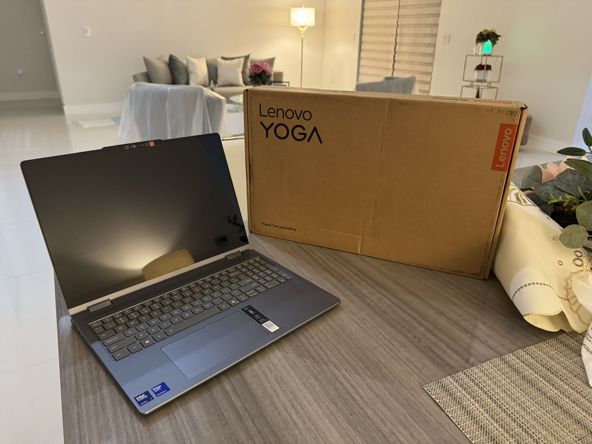 UNOPENED Lenovo Yoga 7i 2-in-1 (16” Intel)