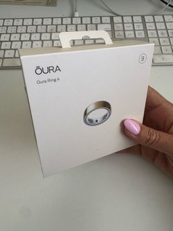 Oura Ring 4 Gold Size 9 (brand new never worn)