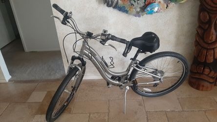 Trek Navigator 2.0  Bicycle Step Through
