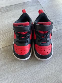 Nike Toddler Red and Black Sneakers Size 6c