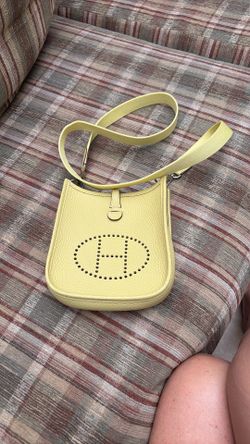 Gorgeous Light Yellow Bag In Excellent Condition