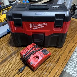 Milwaukee Vacuum with charger