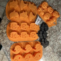 Plastic And Silicone Molds 