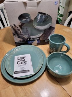 A Set Of 24 Stoneware Pfaltzgraff Seychelles Blue Lagoon Dinnerware Pieces