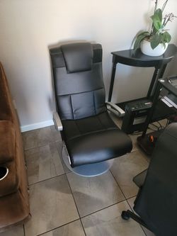 Gaming Chair- Like NEW