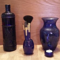 Off brand make up brushes and vases