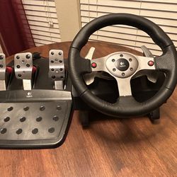 Logictech G25 Racing Steering Wheel And Pedals 