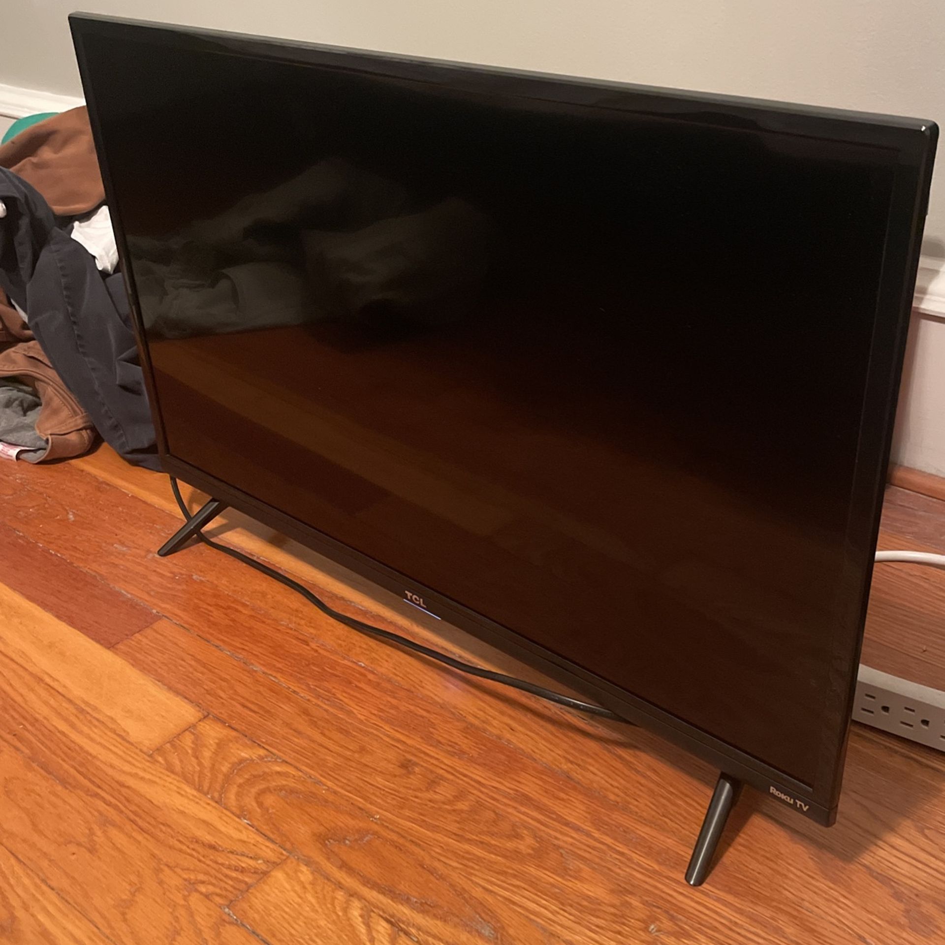 TCU Roku TV 32” 1080p
