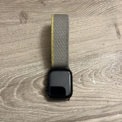 Apple Watch Series 8 - 45mm (With Charger)
