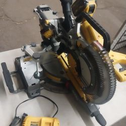 DEWALT FLEXVOLT MITER SAW SLIDING 60V LITHIUM BRUSHLESS WITH BATTERY AND FAST CHARGER 