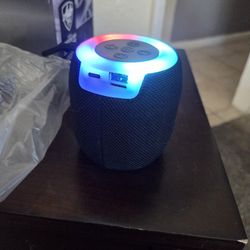 Black rechargeable bluetooth speaker