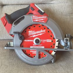 Milwaukee M18 Fuel 7 1/4 Circular Saw 