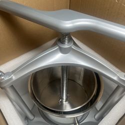 VEVOR 1.6 Gallon / 6L Stainless Steel Fruit Wine Press
