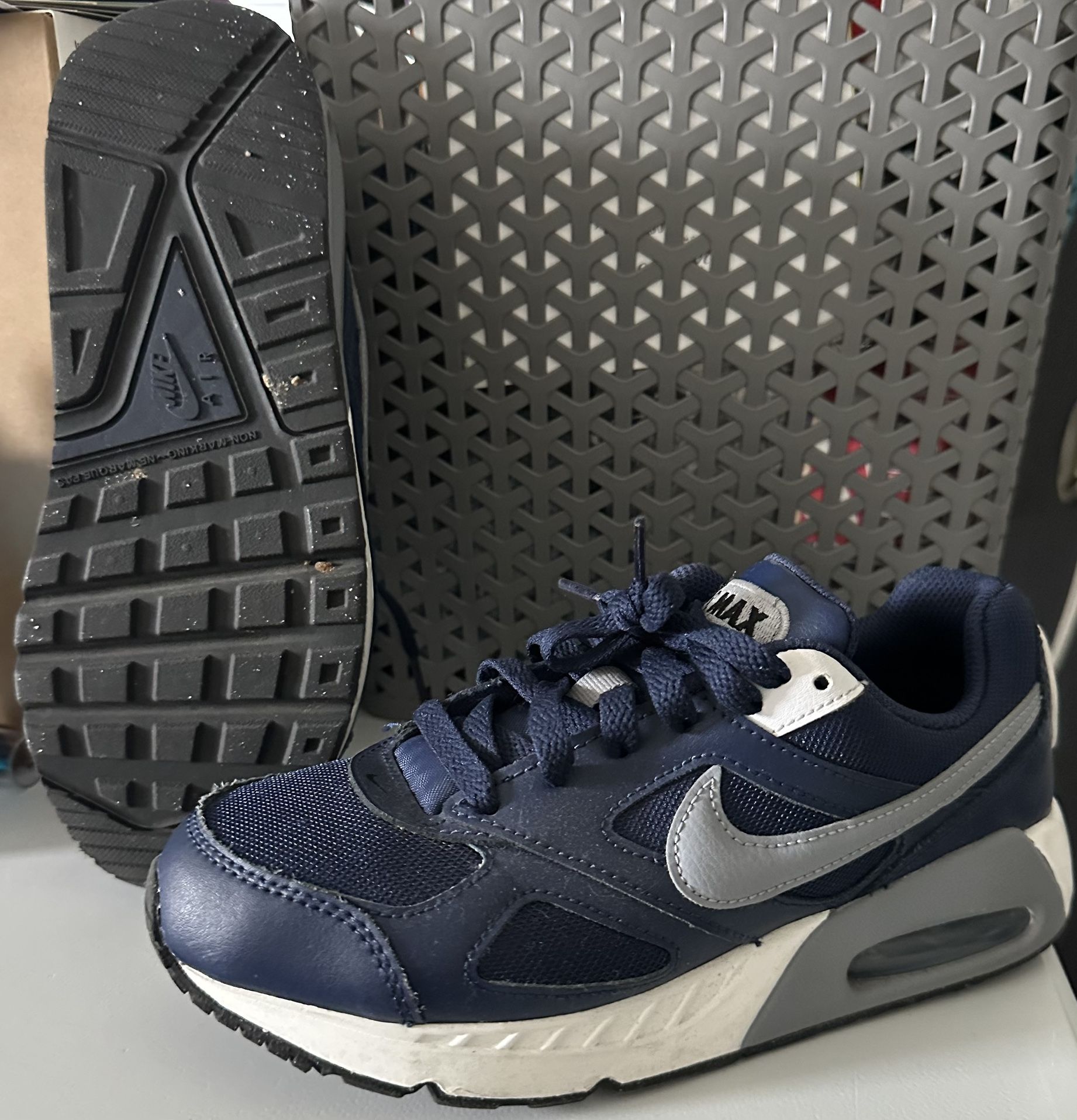 Boys 4Y Nike Air Max